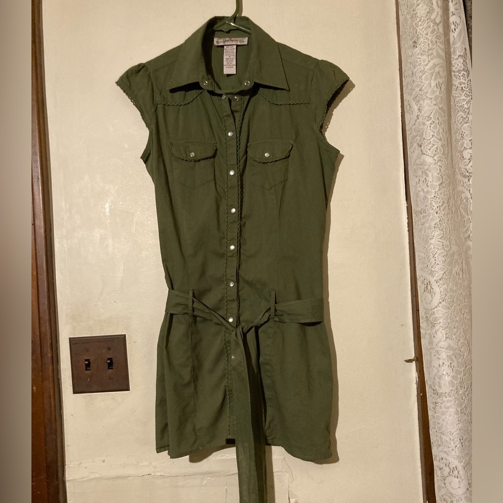 Younique cap sleeve belted top, size M.  Purchased new but never worn.